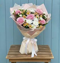 Букет цветов из:  Гвоздики, Орхидеи и Розы в Борисовке