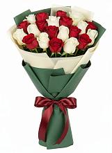 Букет Микс из красных и белых роз в Борисовке