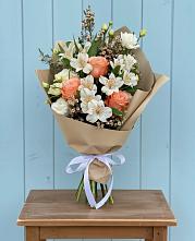 Букет цветов из:  Альстромерии, Лизиантусы, Розы и Хризантемы в Борисовке