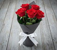 Букет 5 Красных роз Эдлесс Лав в Борисовке