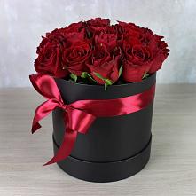 Цветочная композиция из Розы в шляпной коробке в Борисовке